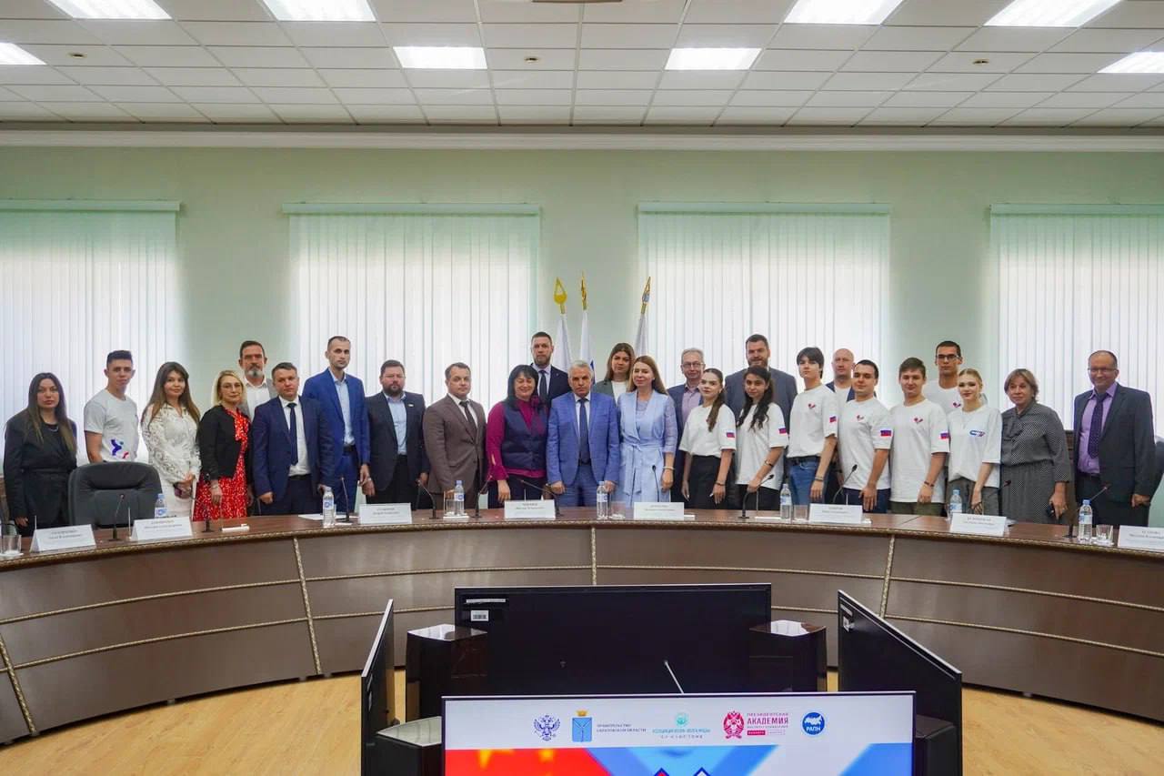 Состоялся круглый стол с делегатами X Российско-Китайского молодежного форума в формате «Волга-Янцзы»